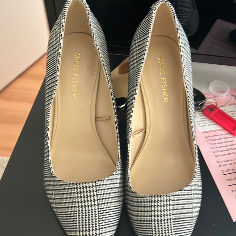 Marc fisher pump heel